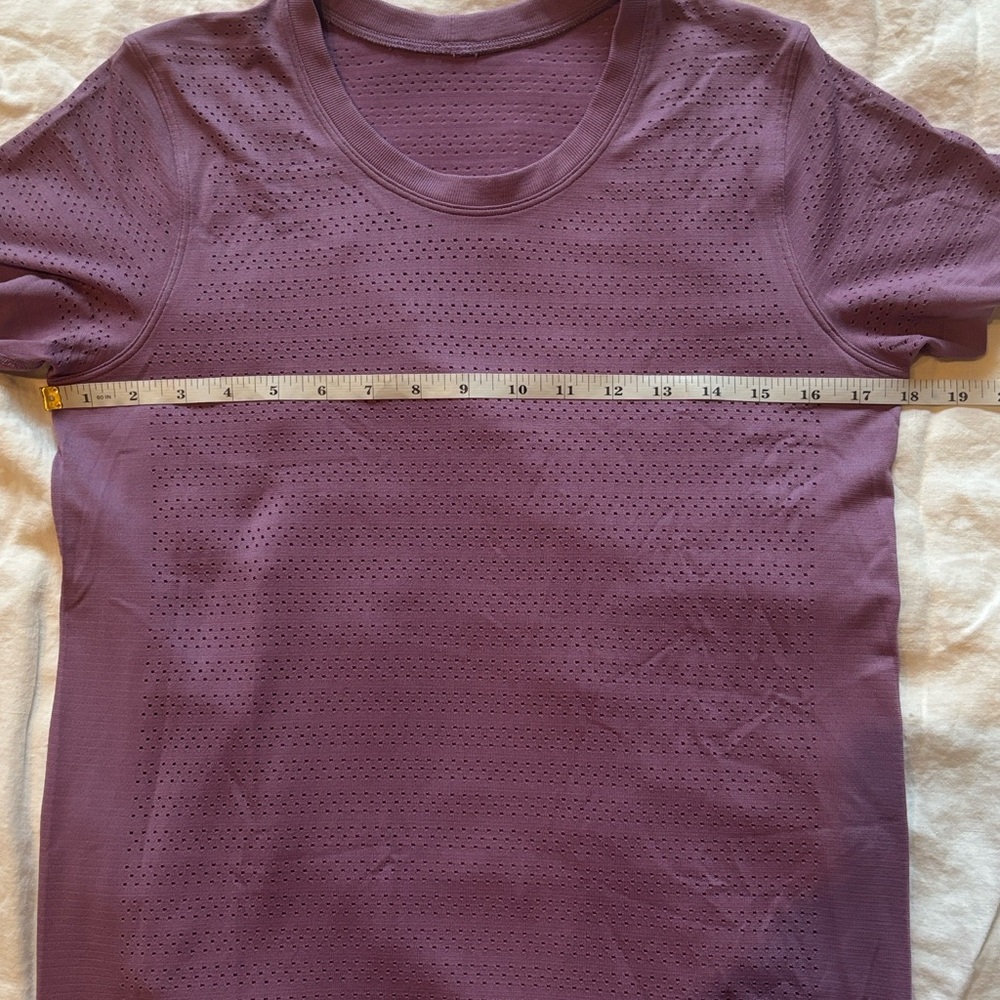 Lululemon Swiftly Breathe Hip-Length Short Sleeve in Wisteria Purple, S - Picture 4 of 5